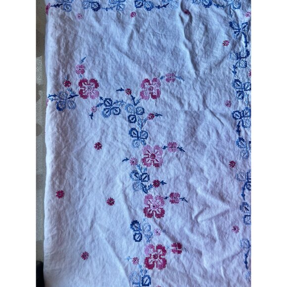 Vintage White Linen Tablecloth Blue Crocheted Edge & Floral Cross Stitch Embroid - Picture 6 of 9